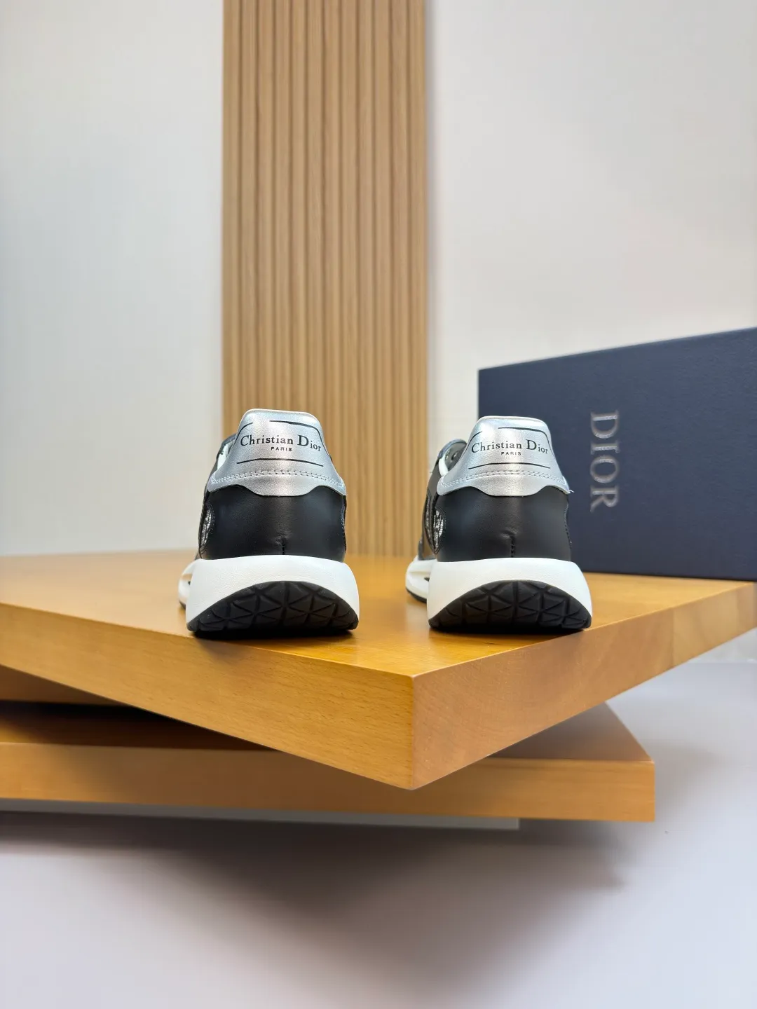 [Dior] Dior P780 men's shoes💰 - High-end quality original order·Casual sports shoes - Upper: 🔝Nappa calfskin, perforated calfskin, brand totem canvas cloth, tongue. Heel. Silk-printed high-frequency brand logo - Inner: water-dyed cowhide, foot pad; brand canvas - Outsole: ultra-light TPU. Rubber foam; two-color molded outsole -Ultra-high quality control·Fine workmanship: outstanding (high-end·nobility·grade) -Size: 39-44 (38, 45, can be customized)·DR0181